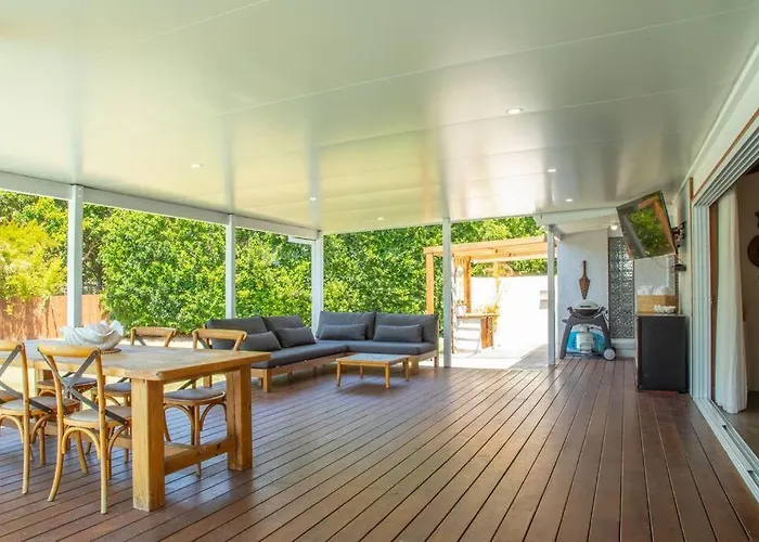 Al Fresco Residence In The Heart Of Point Lookout!