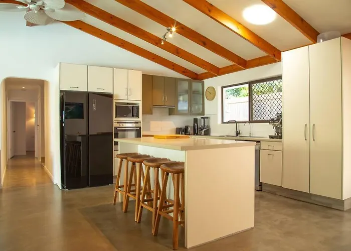 Al Fresco Residence In The Heart Of Point Lookout!